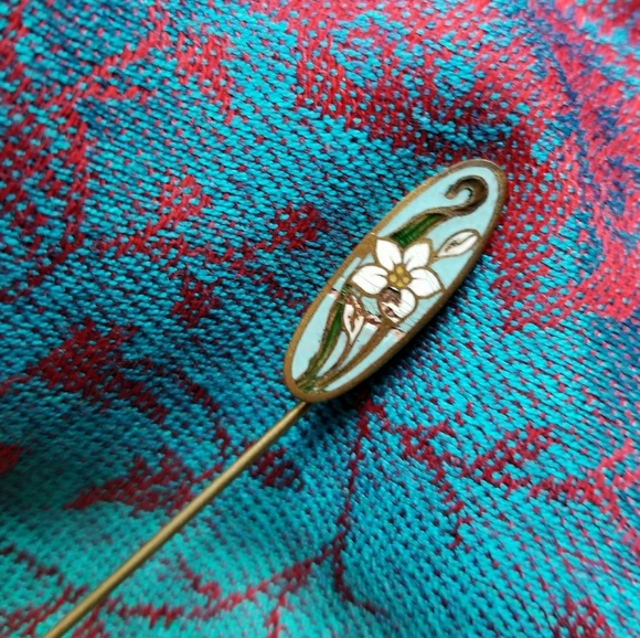 Vintage Jewelry - Antique enamel stickpin gold tone Flower blue